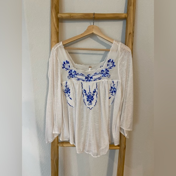 FREE PEOPLE Dainty Flowy Top - Picture 1 of 3